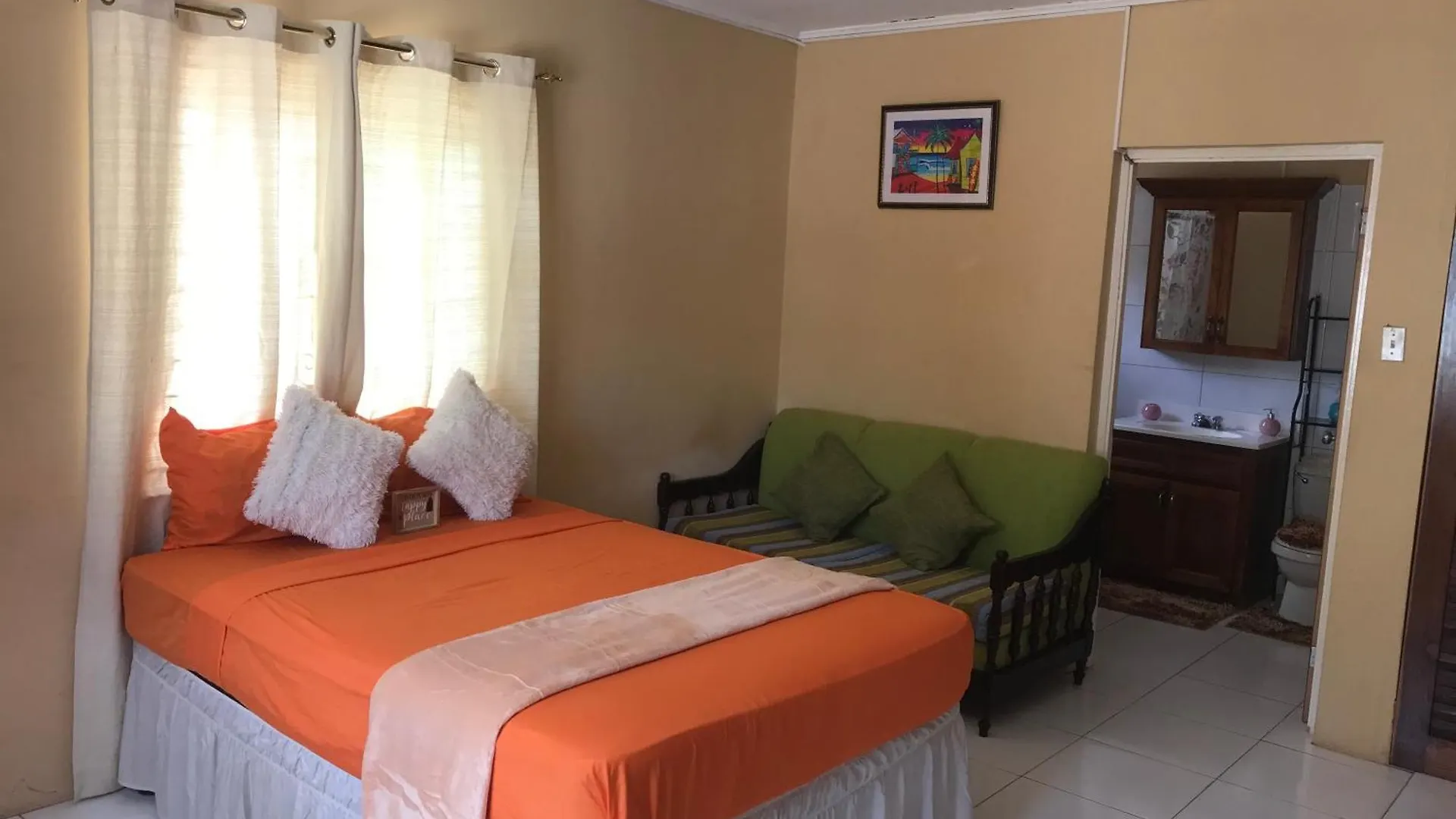 Studio In The Hills Of Ocho Rios Apartment 0*,